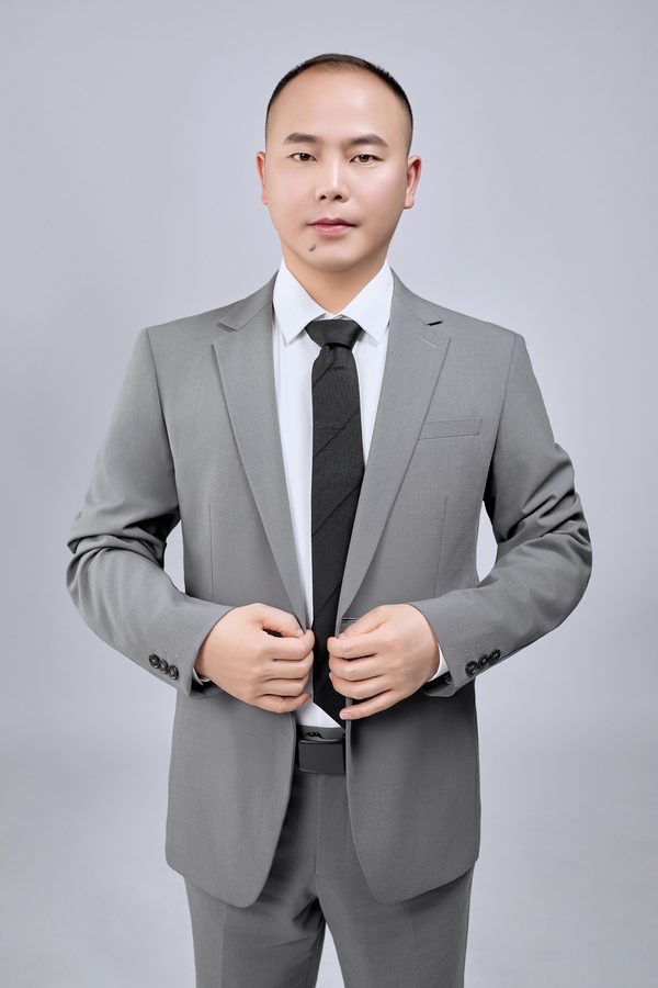 宋邦杰，六翼教育创始人兼 CEO